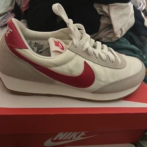 Nike day break sneakers